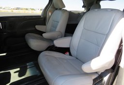 2016 Toyota Sienna - Image 27