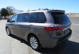 2016 Toyota Sienna - Image 6