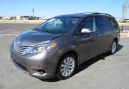 2016 Toyota Sienna - Image 3
