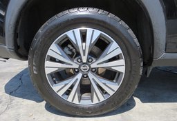 2021 Nissan Rogue - Image 17