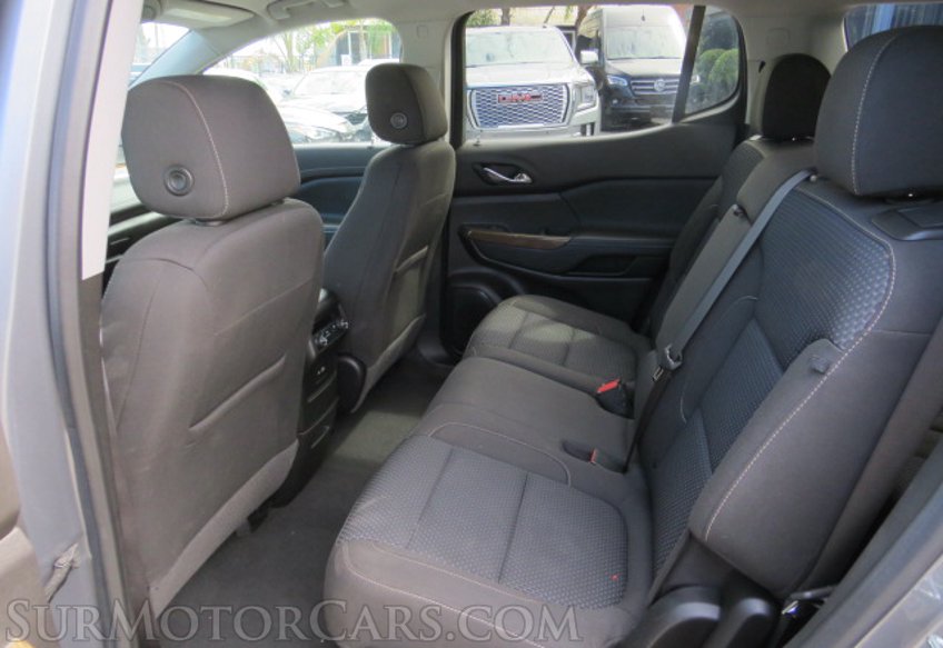 2020 GMC Acadia - Image 30