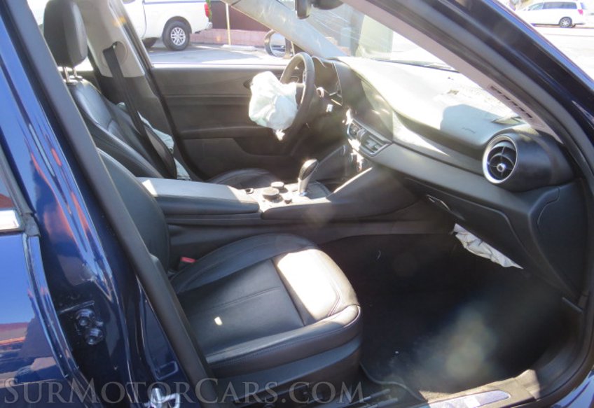 2017 Alfa Romeo Giulia - Image 26