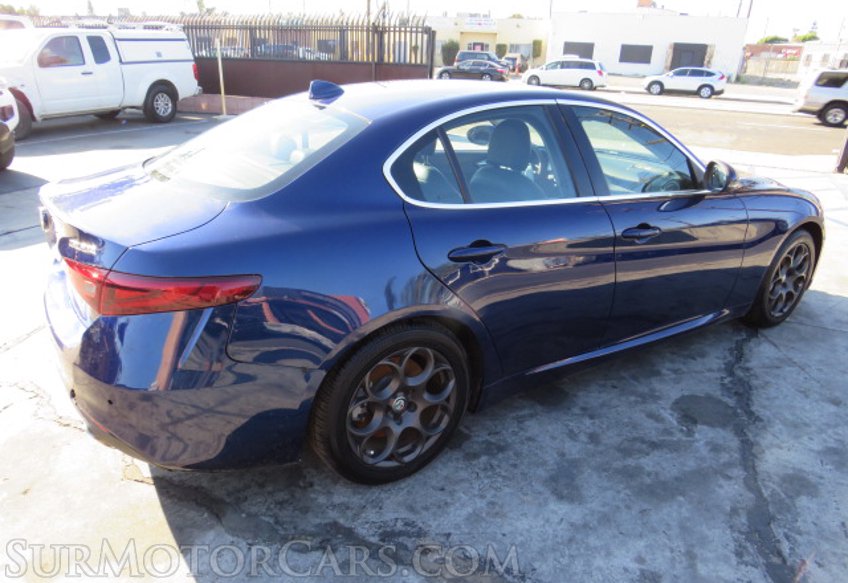 2017 Alfa Romeo Giulia - Image 5