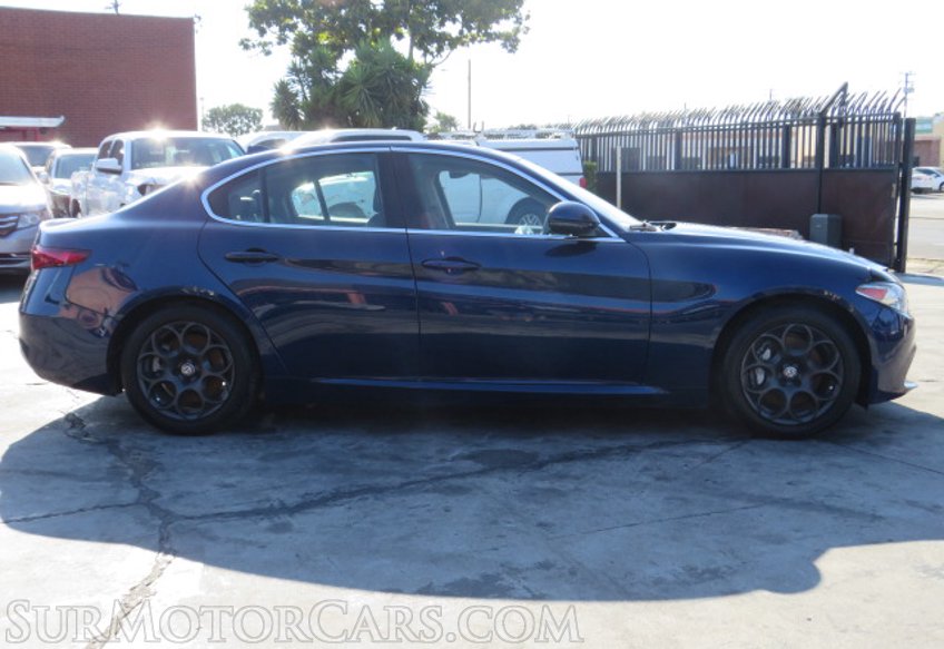 2017 Alfa Romeo Giulia - Image 11
