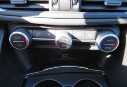 2017 Alfa Romeo Giulia - Image 41