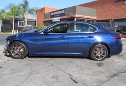 2017 Alfa Romeo Giulia - Image 12