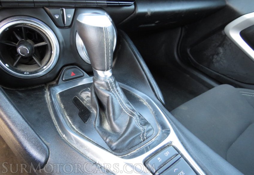 2020 Chevrolet Camaro - Image 32