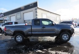 2022 Toyota Tacoma 4WD - Image 10
