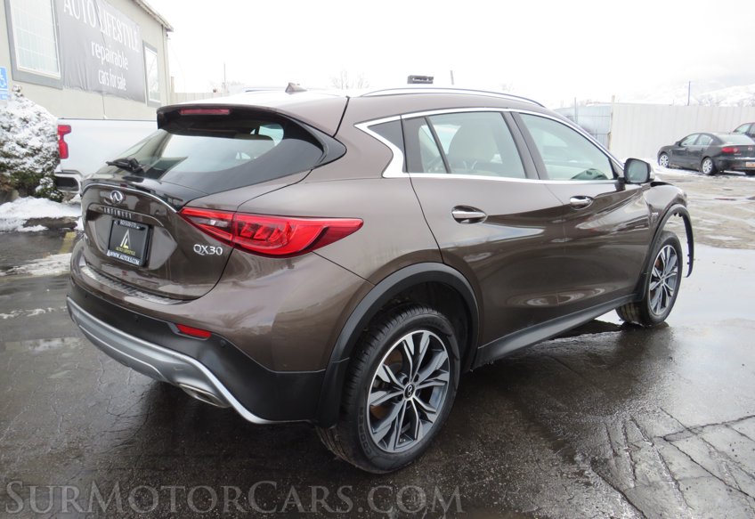 2018 Infiniti QX30 - Image 5
