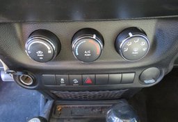 2014 Jeep Wrangler Unlimited - Image 34