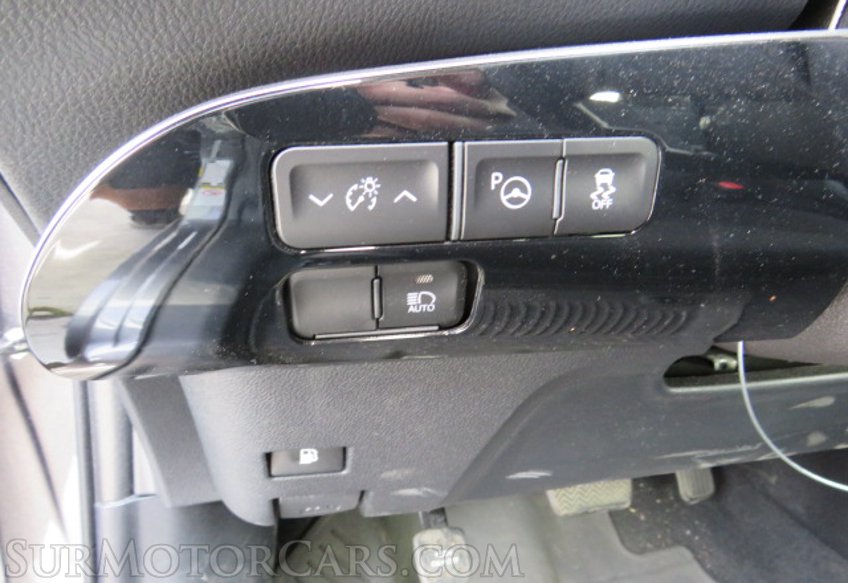 2022 Toyota Prius - Image 40