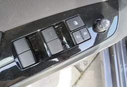 2022 Toyota Prius - Image 35