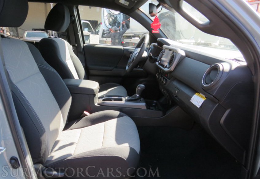 2022 Toyota Tacoma 4WD - Image 31