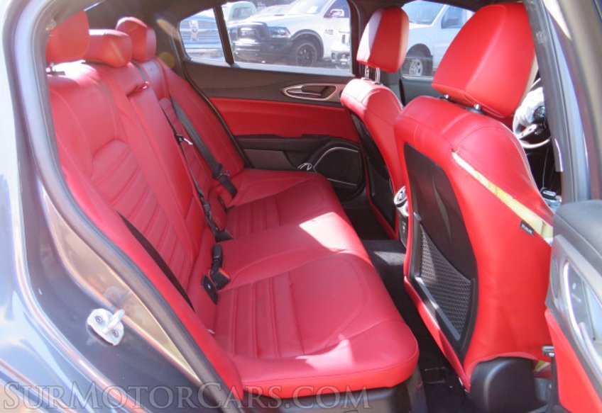 2020 Alfa Romeo Giulia - Image 27