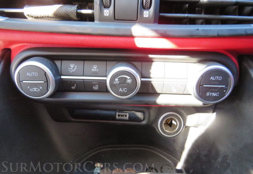 2020 Alfa Romeo Giulia - Image 34