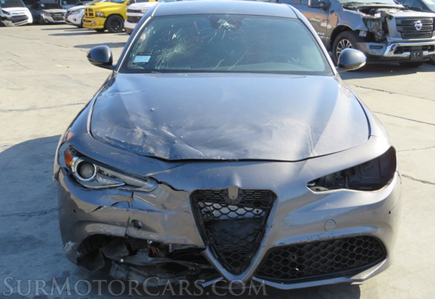 2020 Alfa Romeo Giulia - Image 11