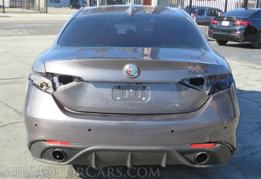 2020 Alfa Romeo Giulia - Image 12
