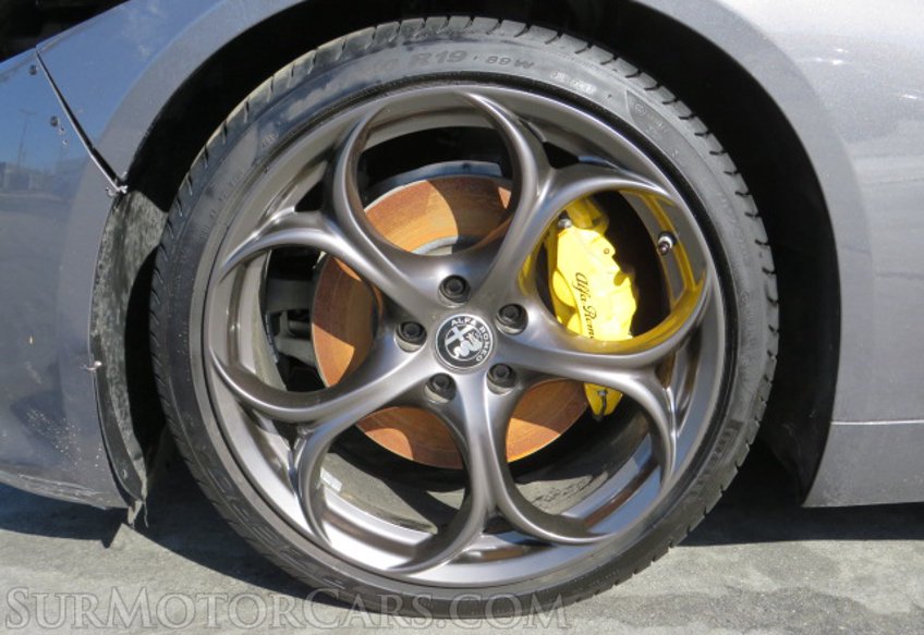 2020 Alfa Romeo Giulia - Image 17