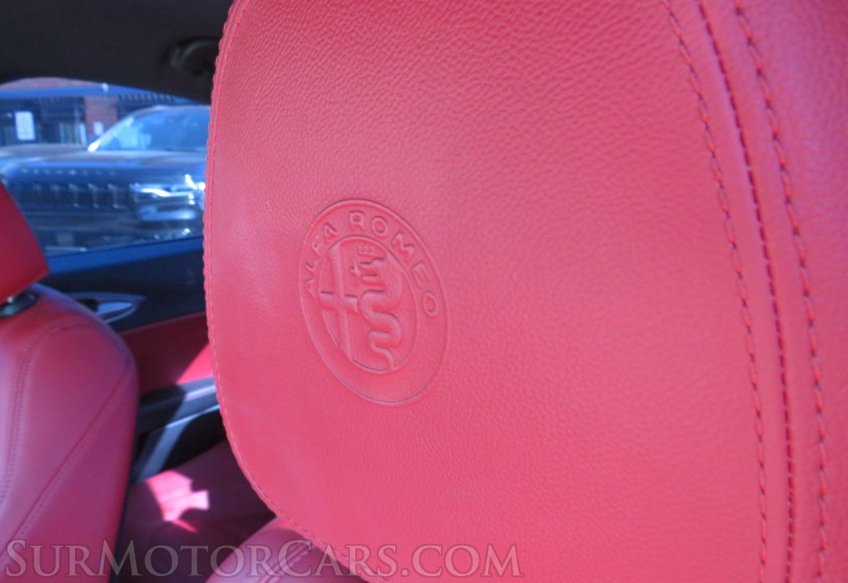 2020 Alfa Romeo Giulia - Image 30