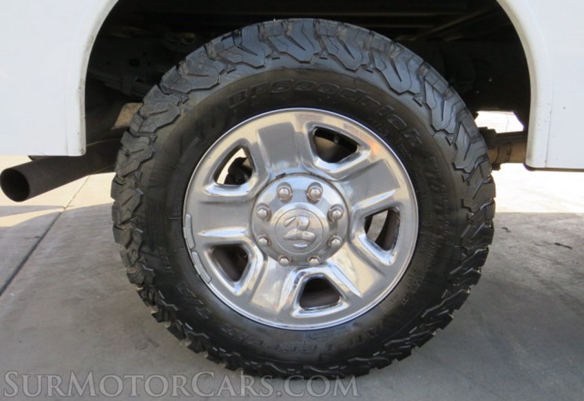 2017 Ram 3500 Chassis Cab - Image 11