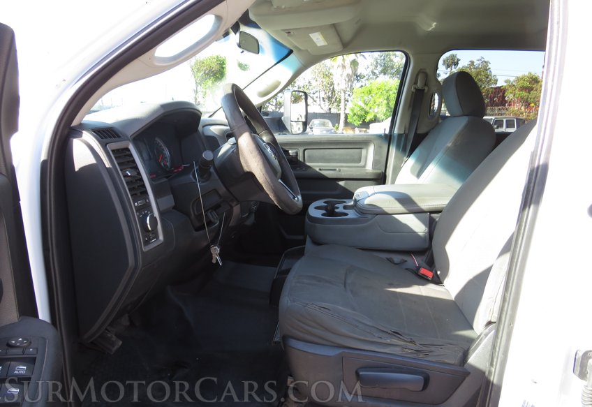 2017 Ram 3500 Chassis Cab - Image 29