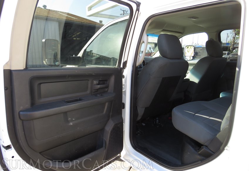 2017 Ram 3500 Chassis Cab - Image 30