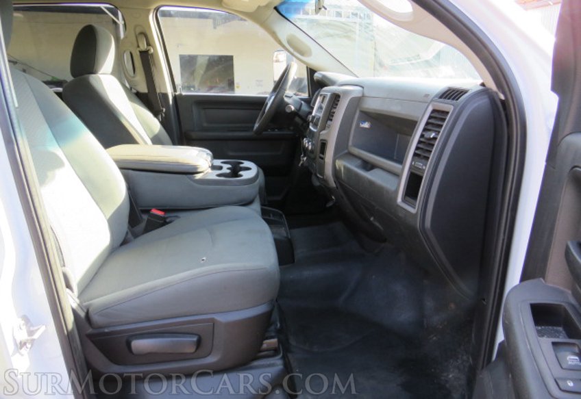 2017 Ram 3500 Chassis Cab - Image 28