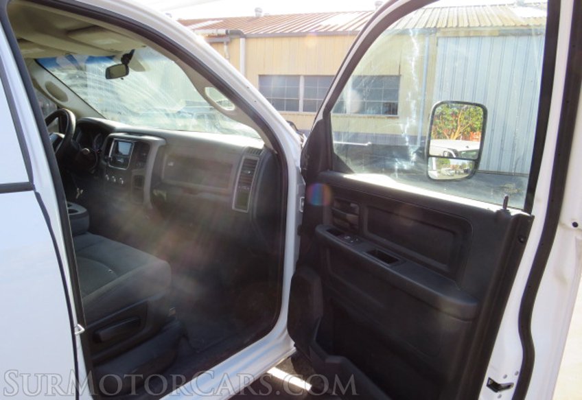 2017 Ram 3500 Chassis Cab - Image 25