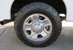 2017 Ram 3500 Chassis Cab - Image 11