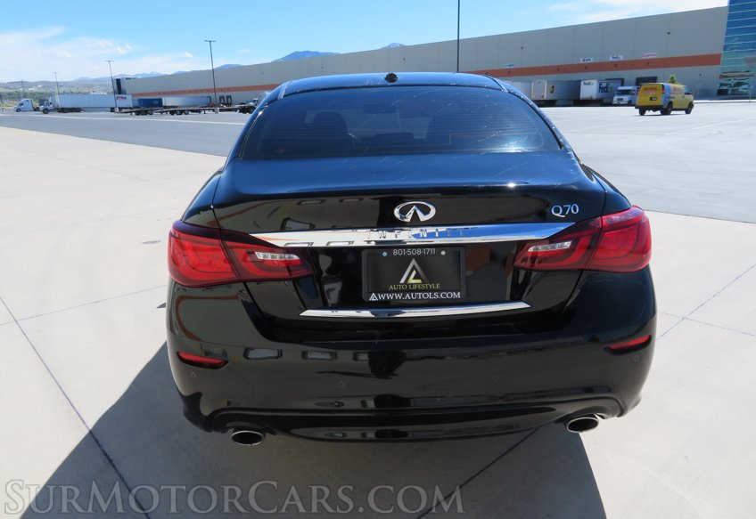 2017 Infiniti Q70 - Image 11