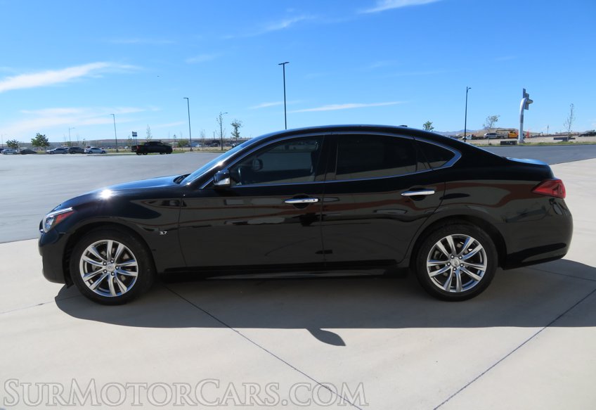 2017 Infiniti Q70 - Image 5