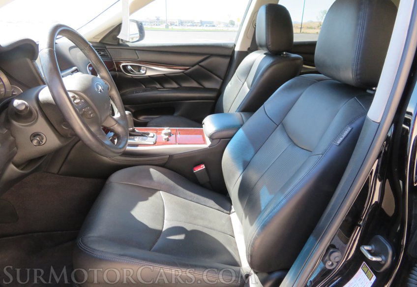 2017 Infiniti Q70 - Image 28