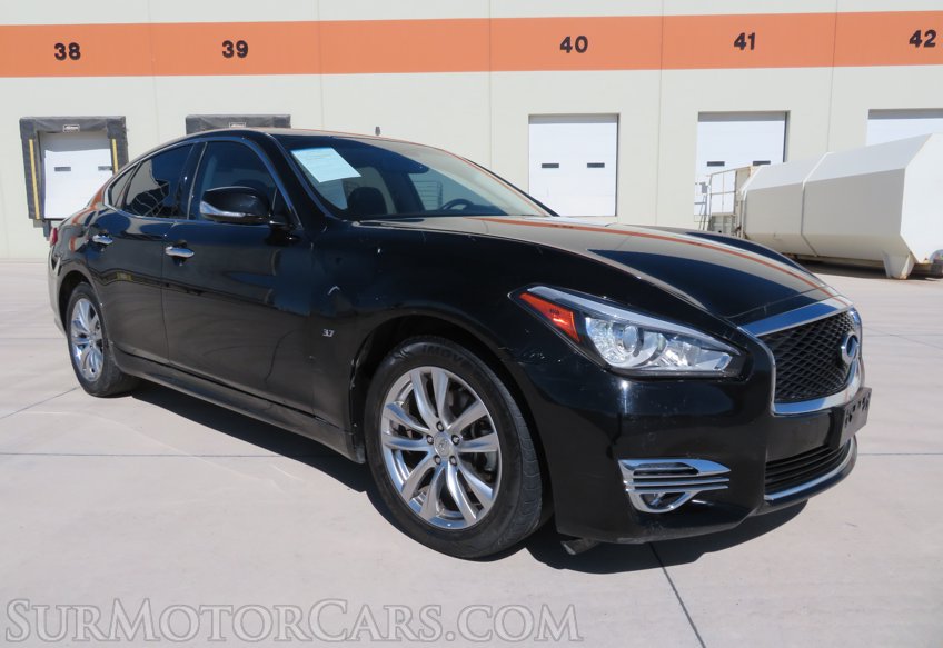 2017 Infiniti Q70 - Image 2