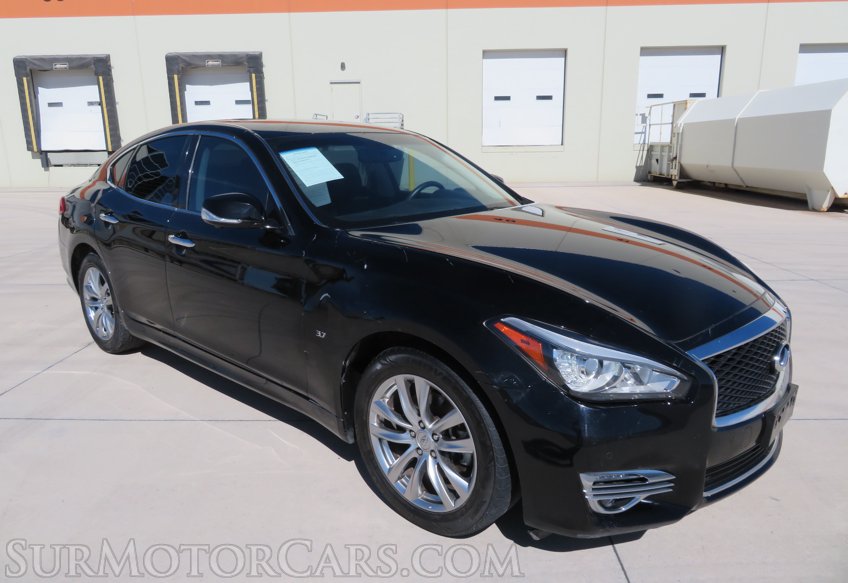 2017 Infiniti Q70 - Image 4