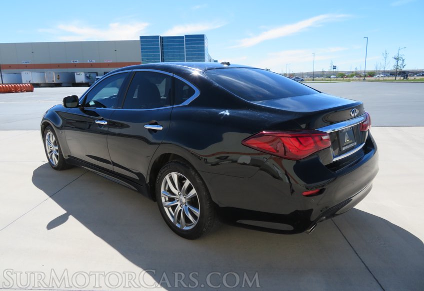 2017 Infiniti Q70 - Image 8