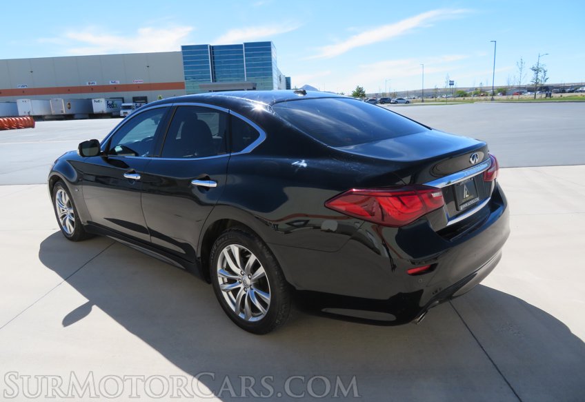 2017 Infiniti Q70 - Image 6