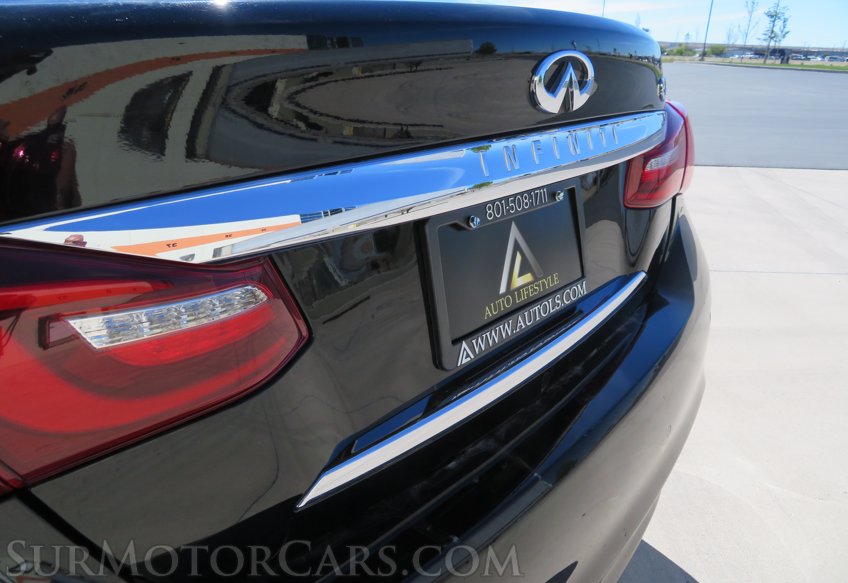 2017 Infiniti Q70 - Image 21