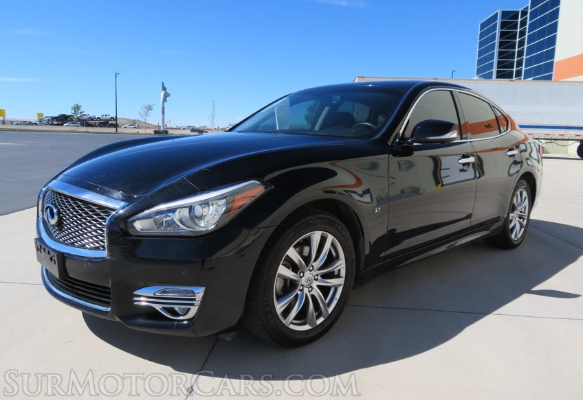 2017 Infiniti Q70 - Image 3