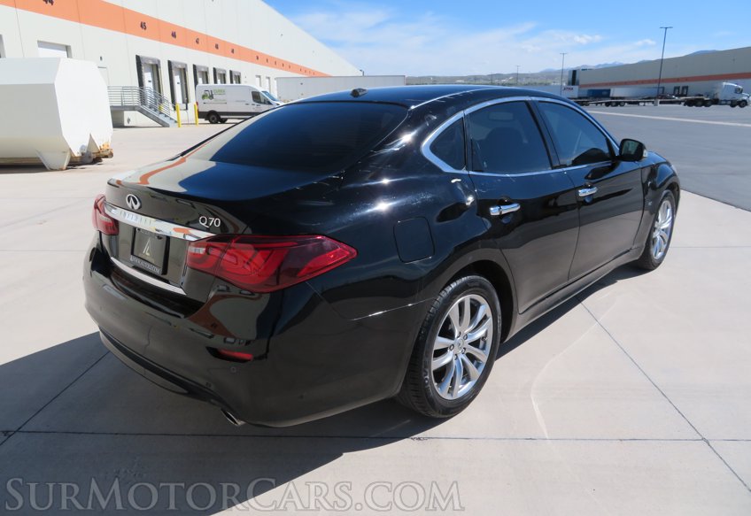 2017 Infiniti Q70 - Image 7