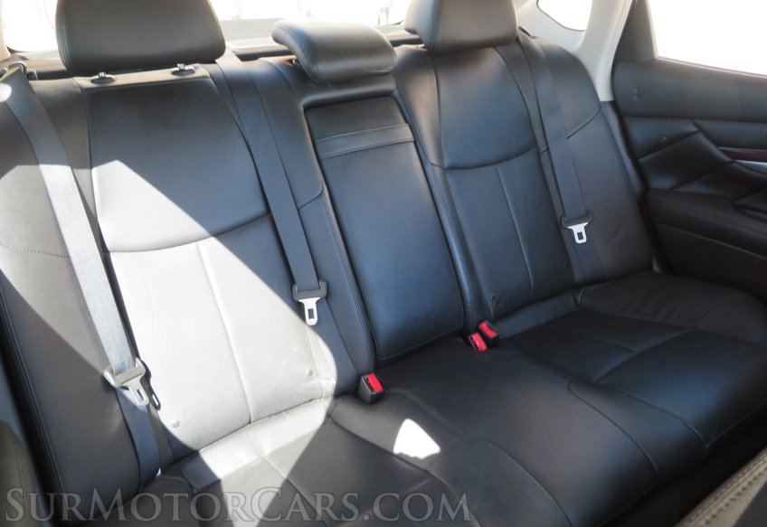 2017 Infiniti Q70 - Image 33