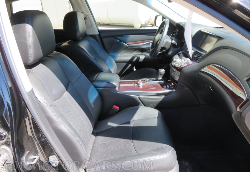 2017 Infiniti Q70 - Image 29