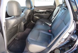 2017 Infiniti Q70 - Image 31