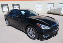 2017 Infiniti Q70 - Image 4