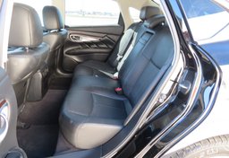 2017 Infiniti Q70 - Image 32