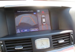 2017 Infiniti Q70 - Image 38