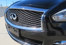 2017 Infiniti Q70 - Image 18