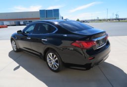 2017 Infiniti Q70 - Image 6