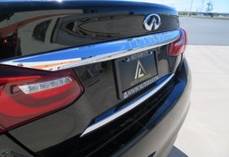 2017 Infiniti Q70 - Image 21