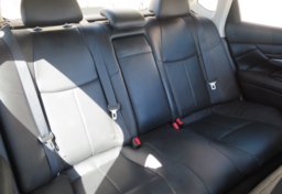 2017 Infiniti Q70 - Image 33