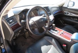 2017 Infiniti Q70 - Image 26